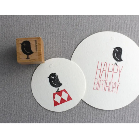 Stempel HAPPY BIRTHDAY stående