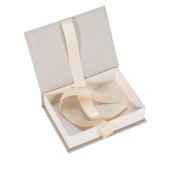 Miniboks Little Heart med sløyfe Mini Lustre