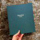 Hyttebok Emerald - Egen tekst